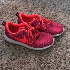 Women’s Nike Roshes